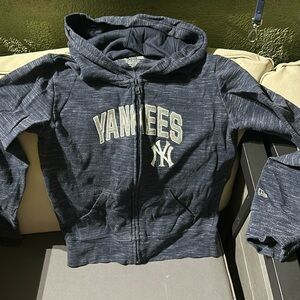 Yankees zip up